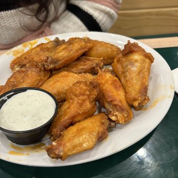 Gators Dockside - Lake Nona - Medium non breaded wings (10) - Sports Bars Near Me - Lake Nona, Florida Gators Dockside - Lake Nona - Medium non breaded wings (10) - Sports Bars Near Me - Lake Nona, Florida