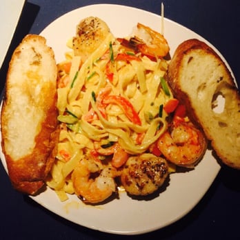 Humboldt Bay Bistro - Cajun fettuccine homemade noodles not to spicy but amazing with scallops and prawns - New American Near Me - Eureka, California