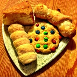 Pineapple cake, cheese quesito, caramel roll & M&M cookie all for $5! Pineapple cake, cheese quesito, caramel roll & M&M cookie all for $5!