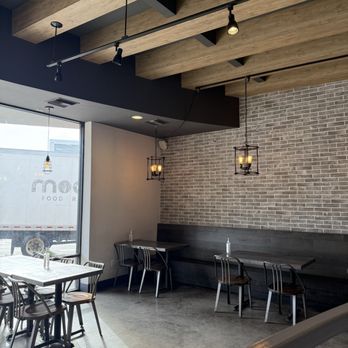 8oz Poke - Inside seating - Poke Near Me - Studio City, California