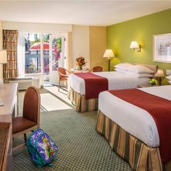 Howard Johnson Anaheim Hotel and Water Playground - Guest room