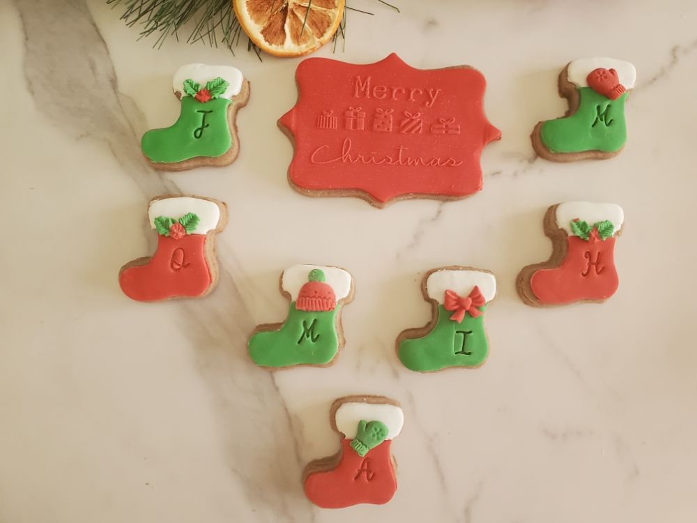 Holly Simply Bakes Logo