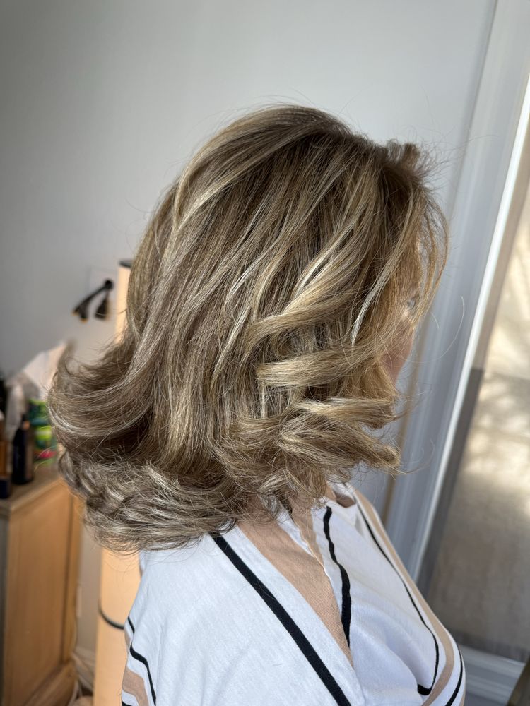 Newport Hair by Shery Logo