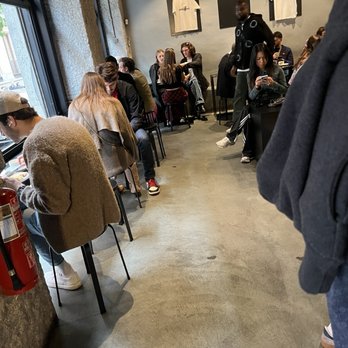 Hanso Cafe 2 - Limited seating, not very comfortable or for being productive - Coffee & Tea Near Me - Madrid, M