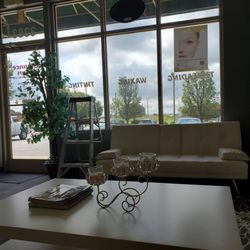 Enhance Brows Threading Spa - Seating lounge