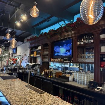 Roux Seafood Kitchen - Bar - Seafood Near Me - Huntington Beach, California