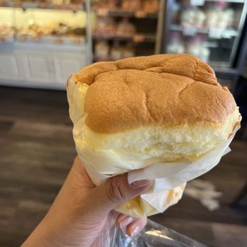 New Cameron Bakery - Fluffiest Sponge Cake - Bakeries Near Me - Chinatown, New York