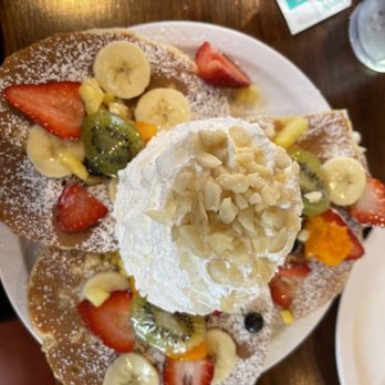 Eggs 'n Things Ko Olina - Rainbow pancakes - American Near Me - Kapolei, Hawaii Eggs 'n Things Ko Olina - Rainbow pancakes - American Near Me - Kapolei, Hawaii
