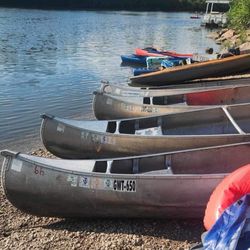 Chet's Fox River Tavern & Canoe Rental