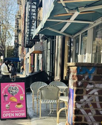 Cafe La Fe, coffee shop and bubble tea. by null