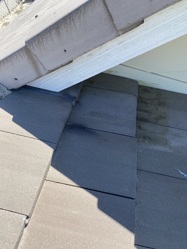 Slide of Dutchmen Construction