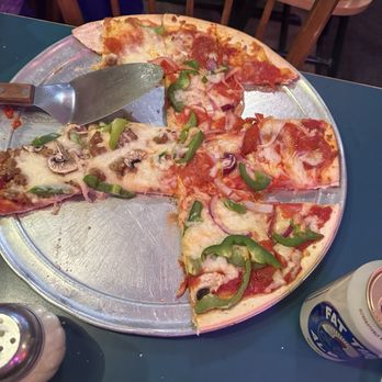Chicago Pizza - Pizza 1/2 pepperoni and sausage - Pizza Near Me - Vail, Colorado Chicago Pizza - Pizza 1/2 pepperoni and sausage - Pizza Near Me - Vail, Colorado