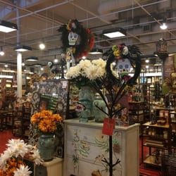 Pier 1 - Lotsa chintz!