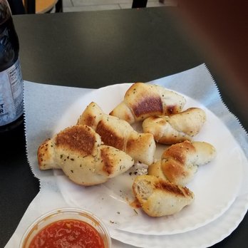 Carlo's Pizza - Pizza Near Me - Roslyn Heights, New York