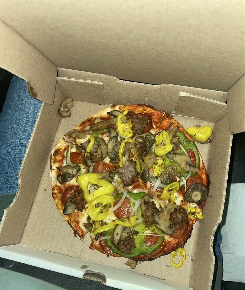 Larry's Pizza and Wings Logo