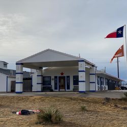 Riata Inn Marfa - Front of it