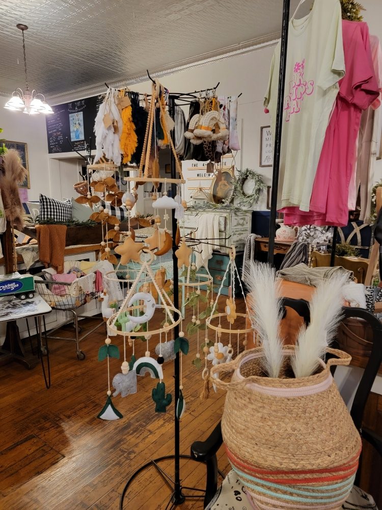 THE VINTAGE ARROW Updated June 2024 19 Photos 5990 W 200th S, Topeka, Indiana Used