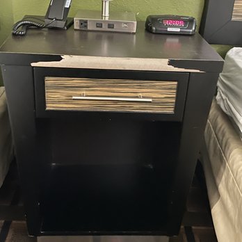 Quality Inn - Nightstand peeling & dirty - Hotels Near Me - Selma, Alabama Quality Inn - Nightstand peeling & dirty - Hotels Near Me - Selma, Alabama