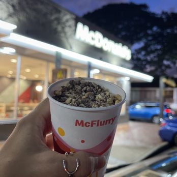 McDonald's - Peanut Butter Crunch McFlurry - Fast Food Near Me - Honolulu, Hawaii