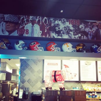Full Moon BBQ - Love the deco..many large TVs here as well!! - Barbeque Near Me - Jasper, Alabama