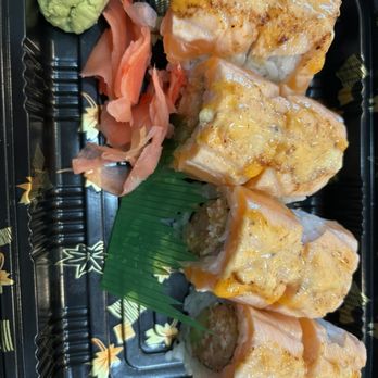 Mizu - Seared salmon sushi roll - Sushi Bars Near Me - Clarksville, Tennessee Mizu - Seared salmon sushi roll - Sushi Bars Near Me - Clarksville, Tennessee