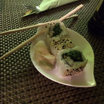 Thang Long - Sushi geteilt für zwei (2x3 Röllchen) - Vietnamese Near Me - Leinfelden-Echterdingen, BW