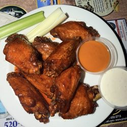 McMashers Sports Bar & Grill - Flats, honey hot & gold sauce on the side with ranch