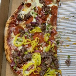 Mamma Mineo's Pizza - Deluxe Pizza (with banana peppers)
