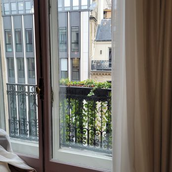 Hôtel Lancaster - Balcony - Hotels Near Me - Paris, 75