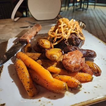 Skipper's Dockside - Short Ribs n frites - Seafood Near Me - Key Largo, Florida