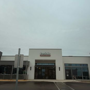 Petfolk Veterinary & Urgent Care - Far North Central - Veterinarians Near Me - San Antonio, Texas