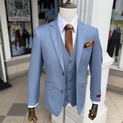 La Moda - Men's Suits & Levi's