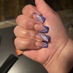 Modern Nails - Her artistic talent shows and makes my nails look beautiful each time
