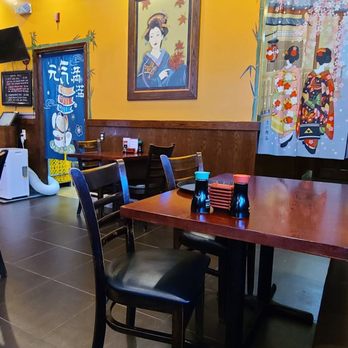 Yu-Mi Sushi - the interior of a restaurant - Sushi Bars Near Me - Chesapeake, Virginia