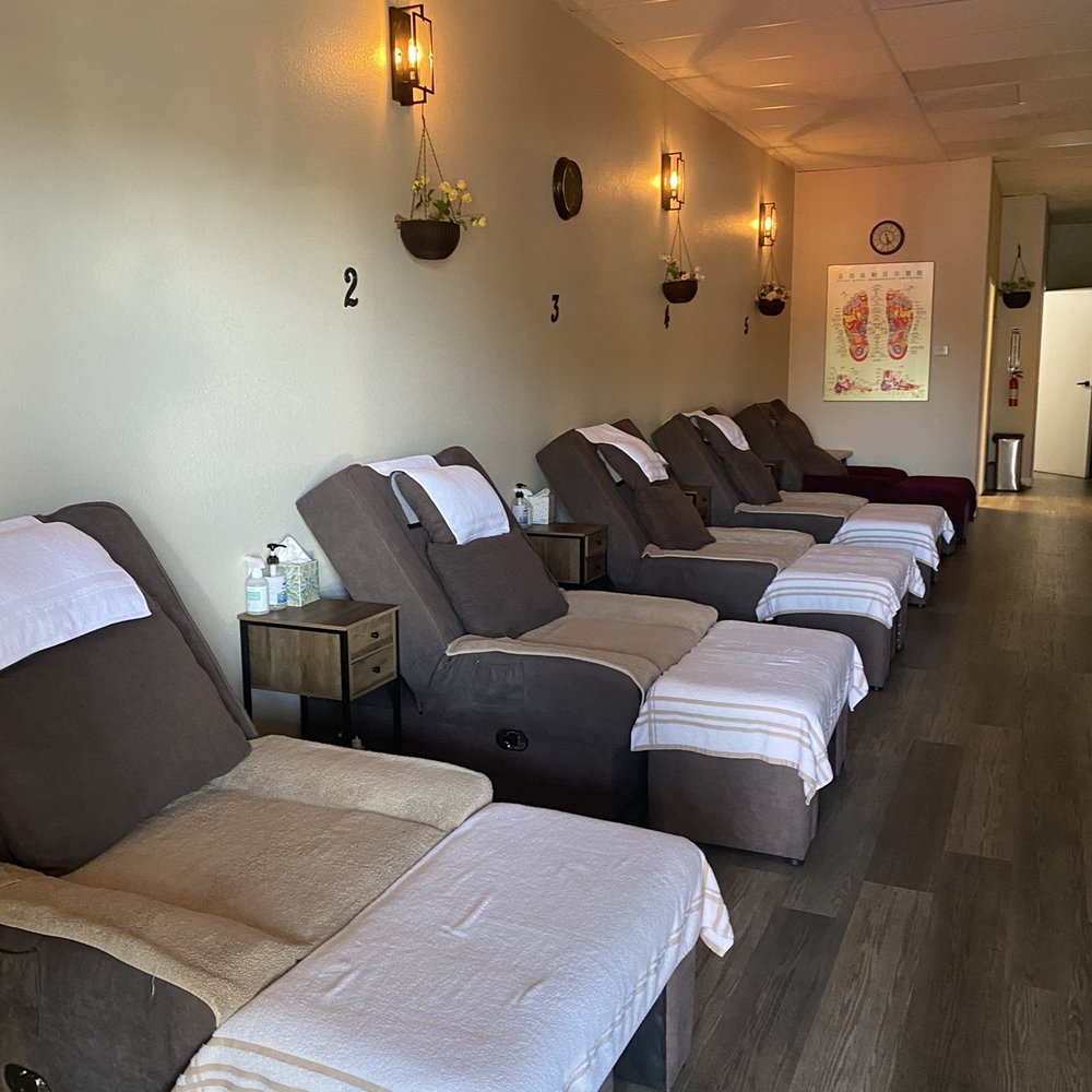 FB Massage Spa - Super nice clean comfy chairs for massage in bigger room - Massage Near Me - Cypress, California FB Massage Spa - Super nice clean comfy chairs for massage in bigger room - Massage Near Me - Cypress, California