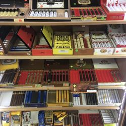 Dixie Smoke Shop - Cigar room