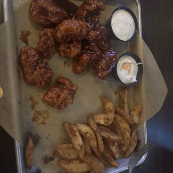 Buffalo Wild Wings - American Near Me - Goodyear, Arizona