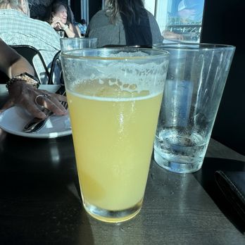 The Waterfront Taphouse - Cascade Lakes hazy - Beer Bar Near Me - Vancouver, Washington