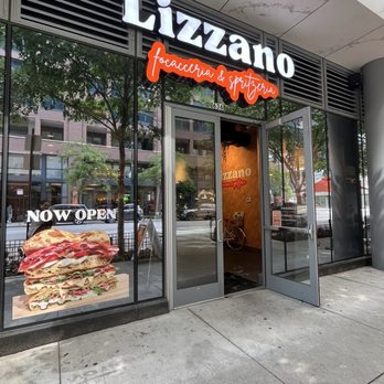 Lizzano - Streetfront - on Wells at Ontario - Italian Near Me - Chicago, Illinois
