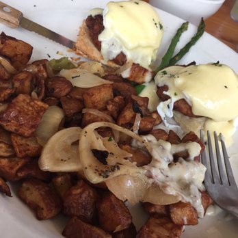 Genie's Cafe - Crab cake Benedict - New American Near Me - Portland, Oregon