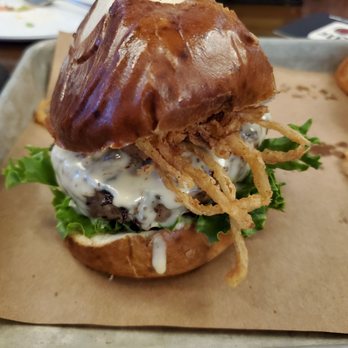 Blind Squirrel - Sports Bars Near Me - Louisville, Kentucky