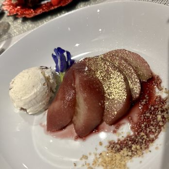 Chef Alfredo Kitchen & Bar - Merlot poached pear, butter pecan ice cream - French Near Me - Boquerón, Puerto Rico