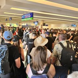 Aeropuerto Internacional de Cancún - Immigration