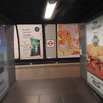 Tottenham Hale Railway Station - Platform - Train Stations Near Me - London, XGL