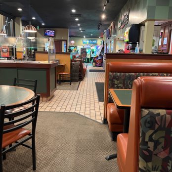 Round Table Pizza - Restaurant - Pizza Near Me - Lakewood, California