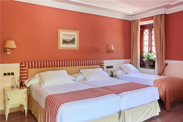 Hotel Alhambra Palace by null