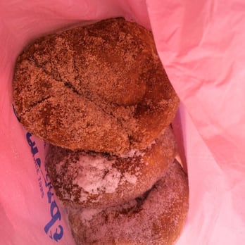 Leonard's Bakery - Cinnamon, original, and custard-filled original. The cinnamon is my faveeee! - Bakeries Near Me - Honolulu, Hawaii