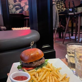 The Sunset Restaurant - Wagyu burger - New American Near Me - Malibu, California The Sunset Restaurant - Wagyu burger - New American Near Me - Malibu, California