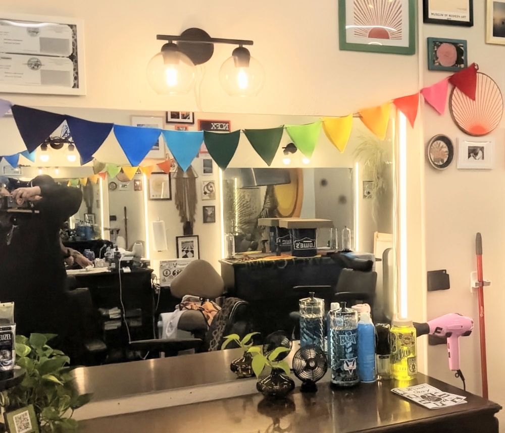 Sunny Side Barbershop Logo