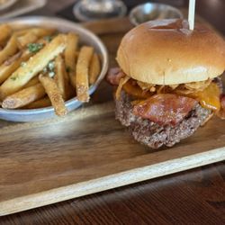 WOB Bar & Kitchen Odessa - Brisket burger